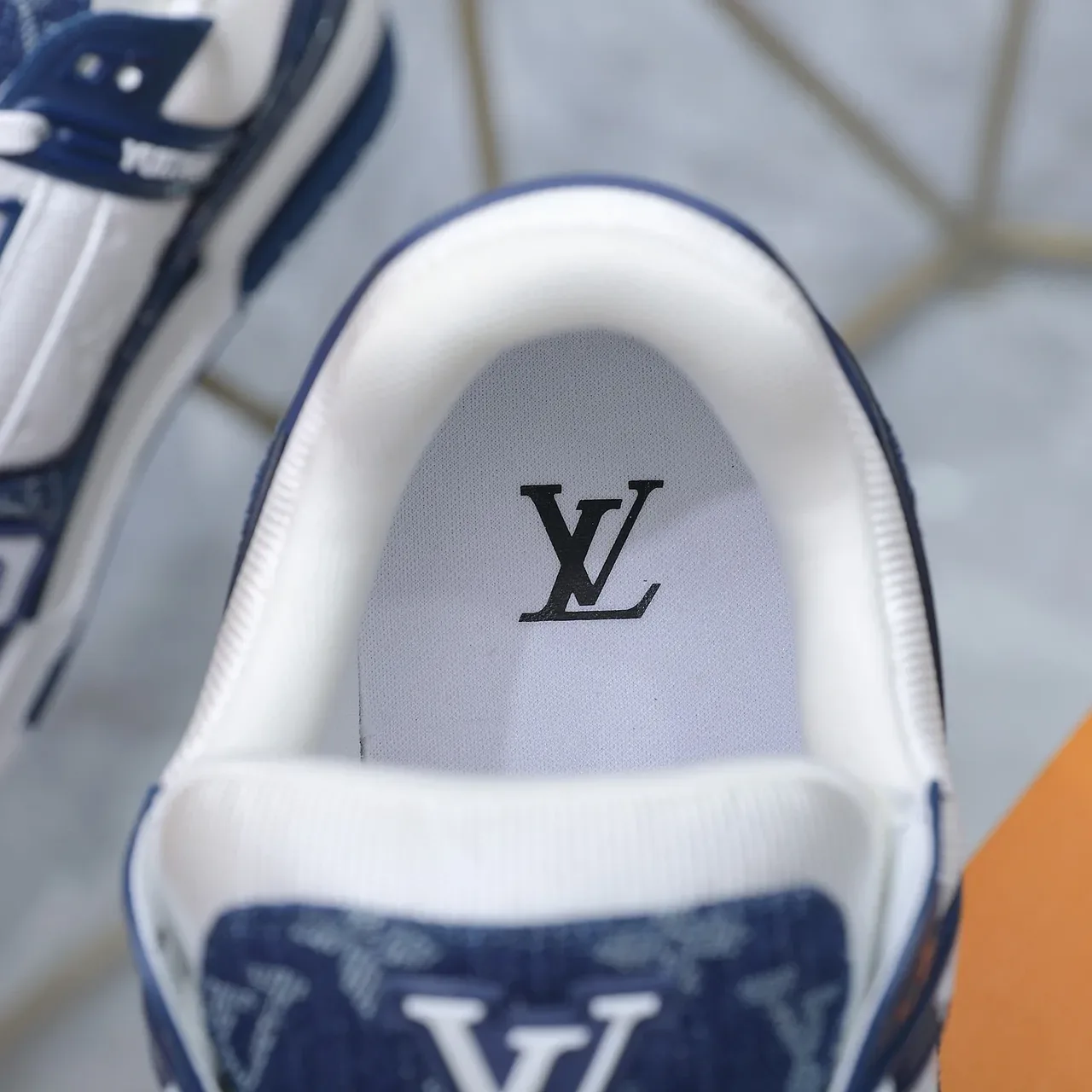 Louis Vuitton LV Trainer Navy White Monogrammed Denim-Textile Upper Leather Overlays Tênis Lifestyle 3