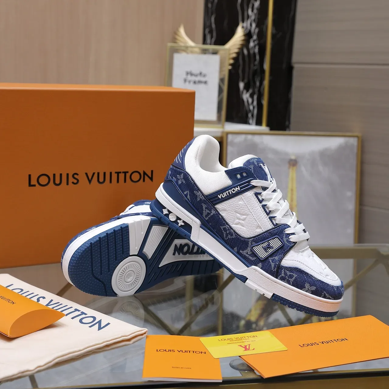 Louis Vuitton LV Trainer Navy White Monogrammed Denim-Textile Upper Leather Overlays Tênis Lifestyle 4