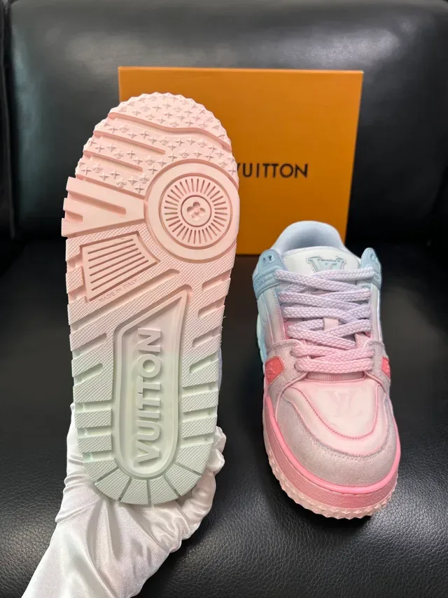 Louis Vuitton LV Trainer Sneakers Lifestyle Pink Blue Monogram Canvas Supérieur Semelle Chunky Plateforme 2