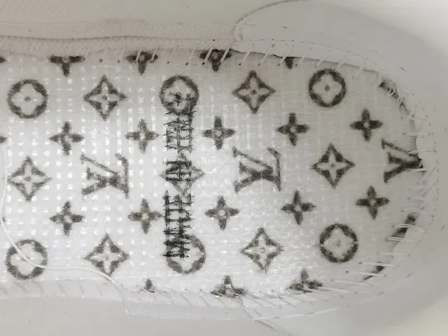 لويس فويتون LV Trainer أرجواني وأبيض مونوغرام حذاء رياضي lifestyle 2