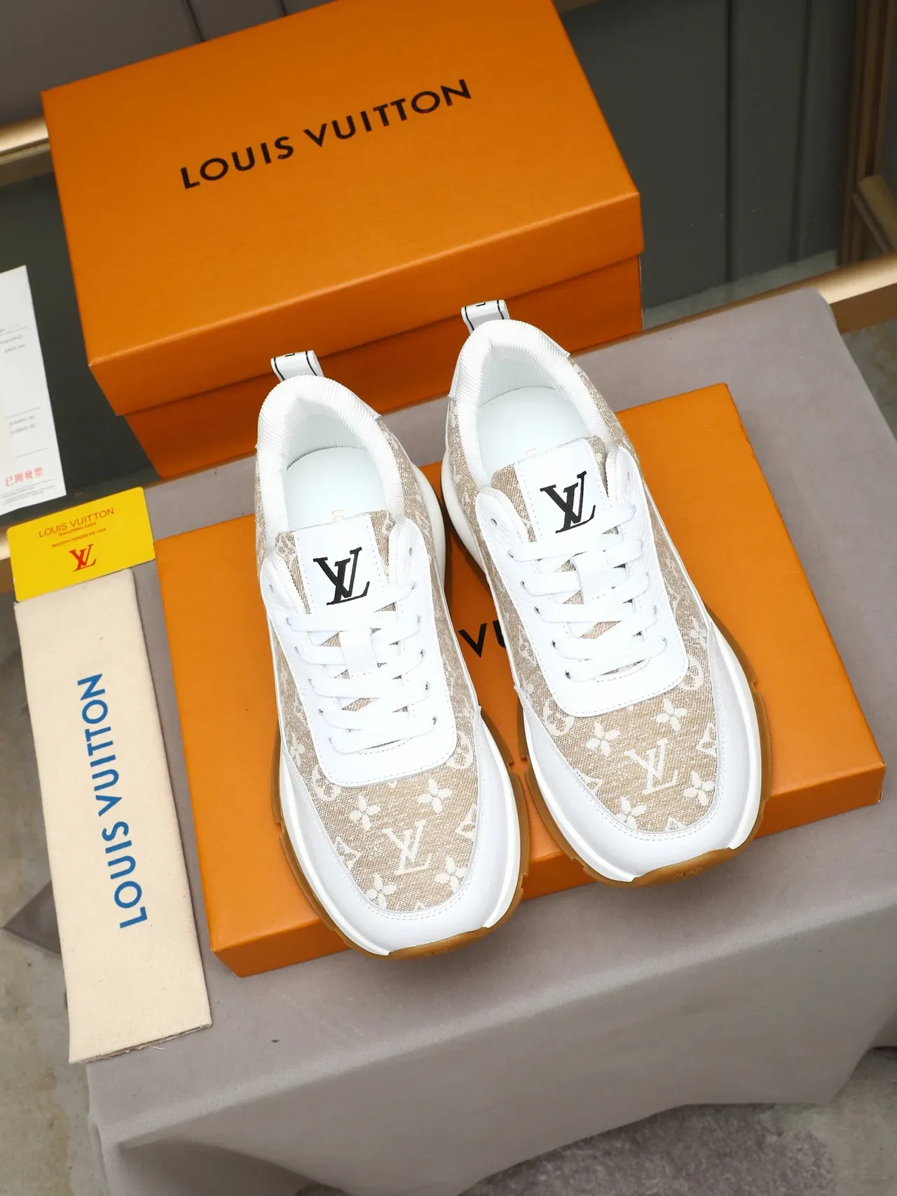 Louis Vuitton LV Trainer সাদা বেইজ Monogram ক্যানভাস লেদার ওভারলে লাইফস্টাইল স্নিকার্স 2