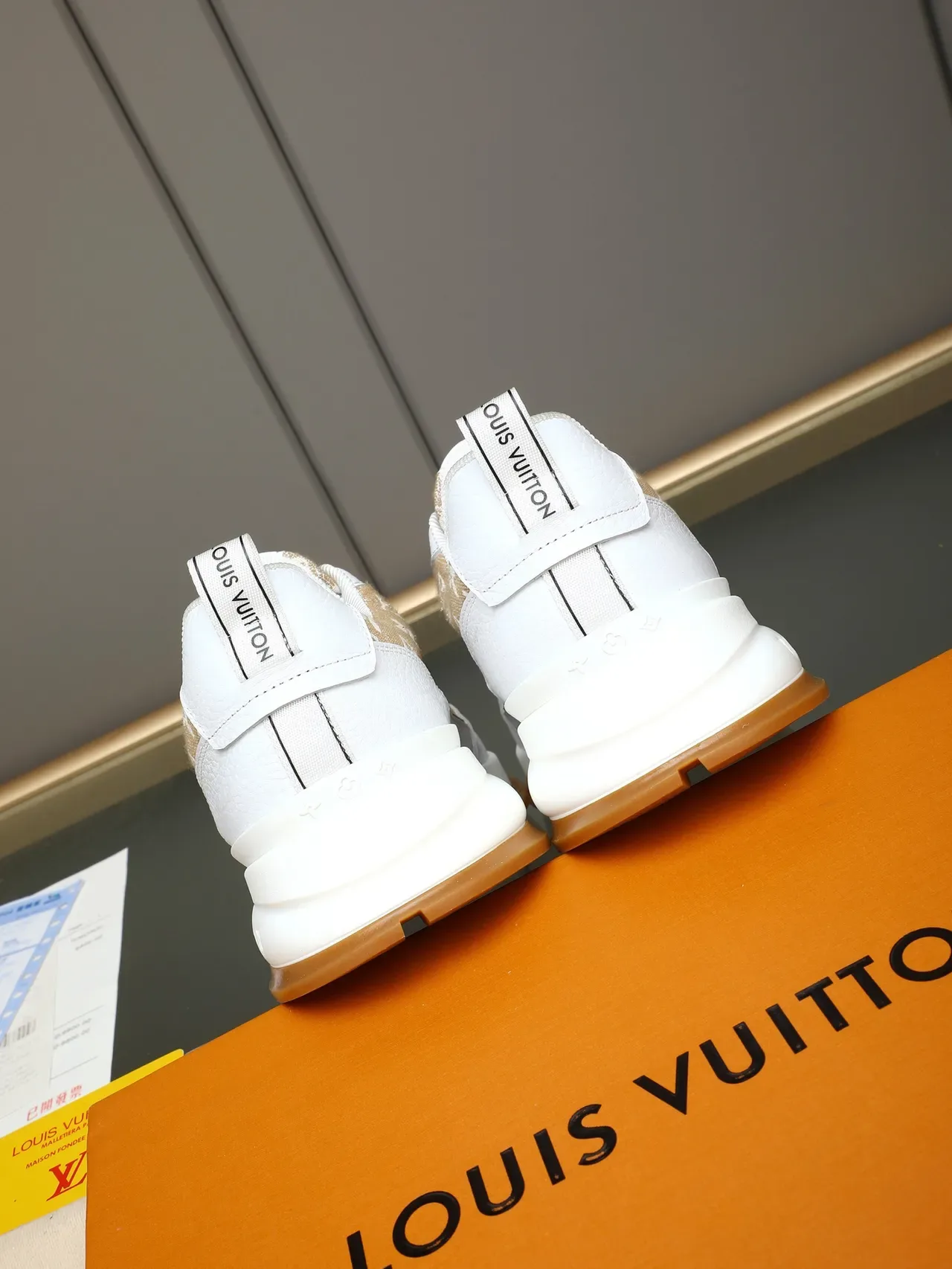 Louis Vuitton LV Trainer সাদা বেইজ Monogram ক্যানভাস লেদার ওভারলে লাইফস্টাইল স্নিকার্স 3