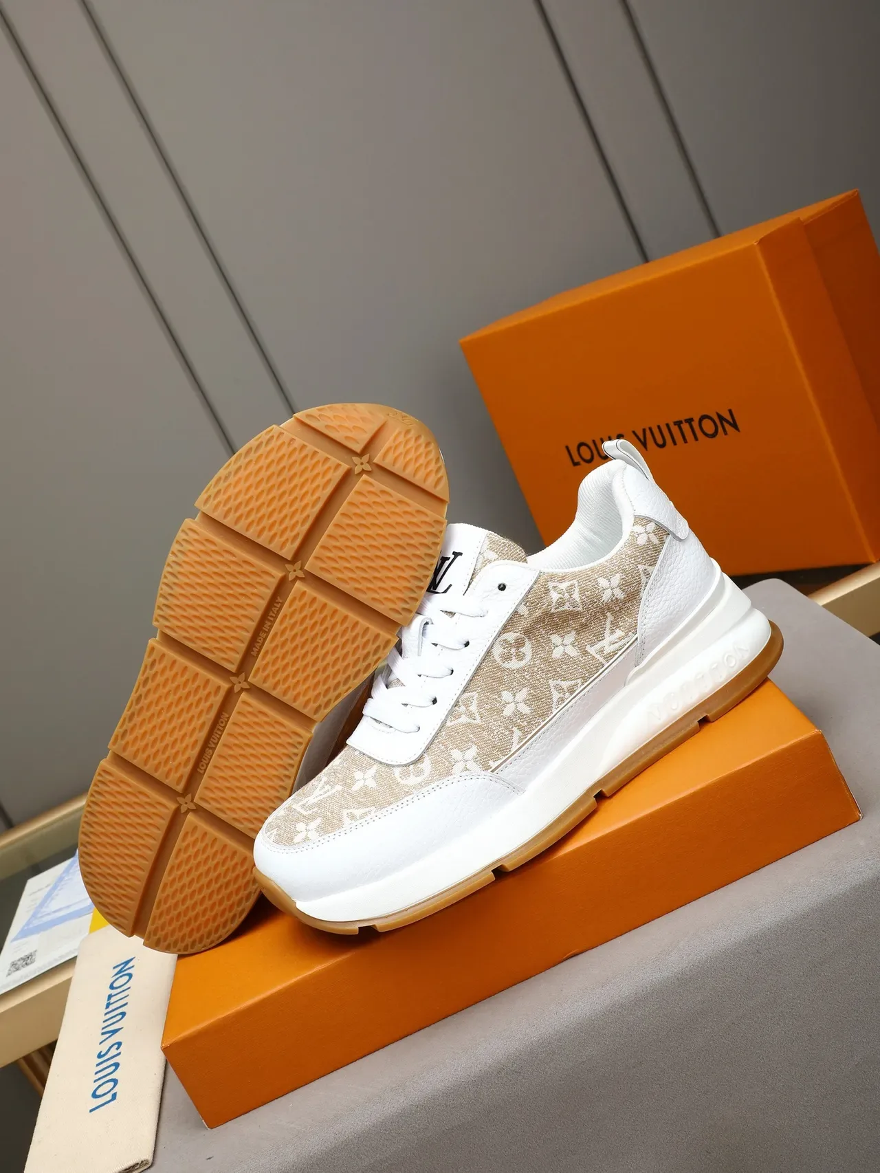 Louis Vuitton LV Trainer সাদা বেইজ Monogram ক্যানভাস লেদার ওভারলে লাইফস্টাইল স্নিকার্স 4
