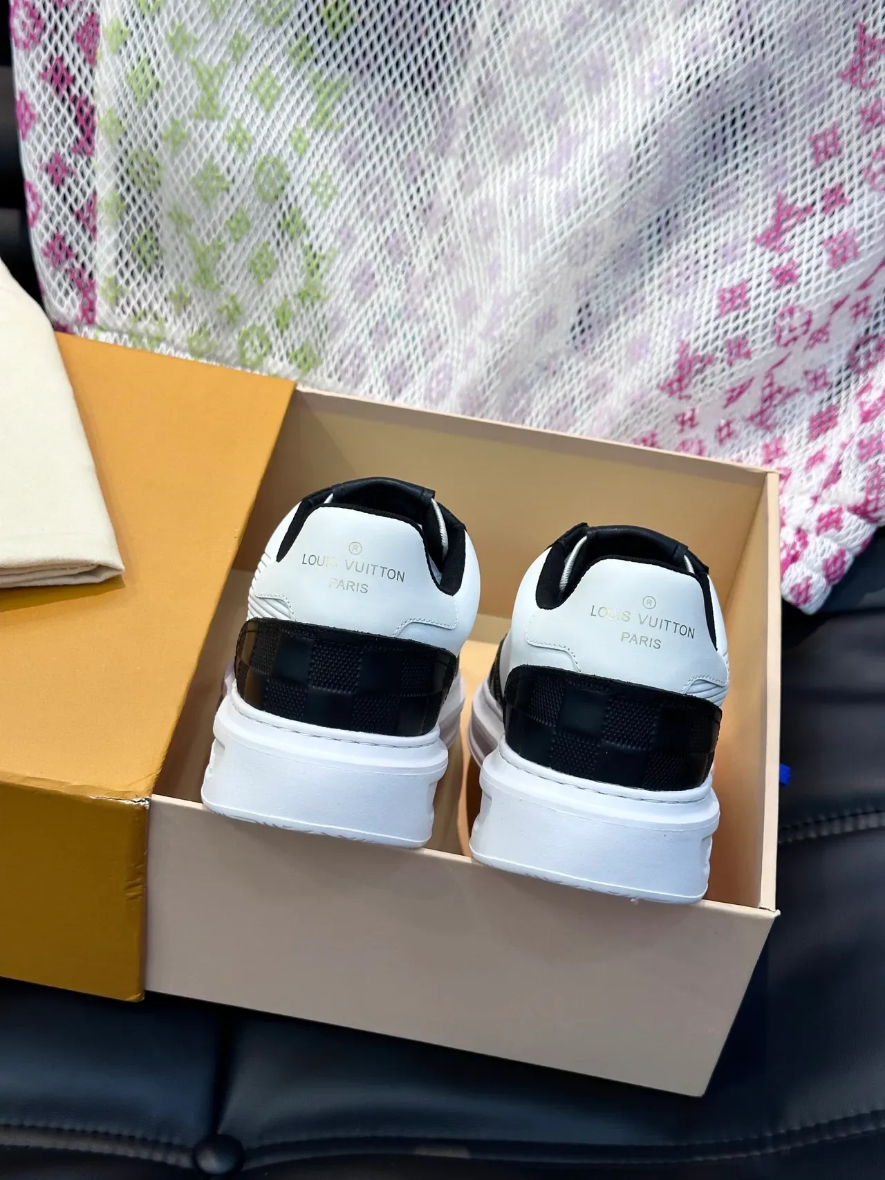 Louis Vuitton LV Trainer Branco Preto Sola Chunky Couro e Tela Técnica Mista Lifestyle Sneakers 3