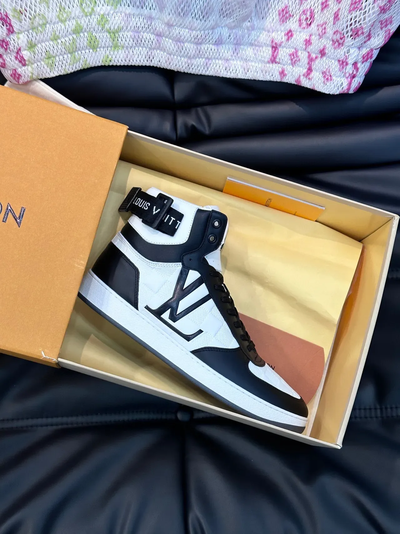 Louis Vuitton LV Trainer Chaussures Lifestyle Blanc Noir High-Top Matelassées Textile 2