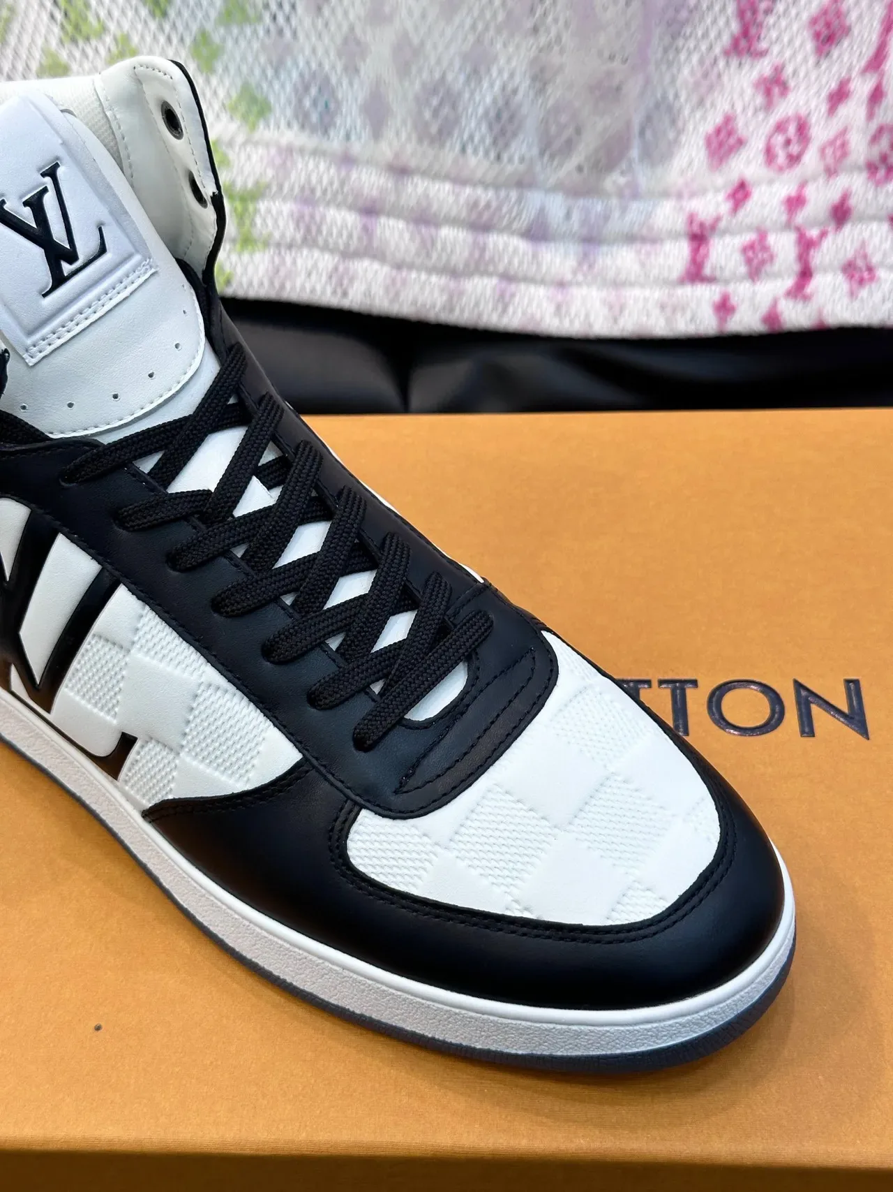 Louis Vuitton LV Trainer Chaussures Lifestyle Blanc Noir High-Top Matelassées Textile 3
