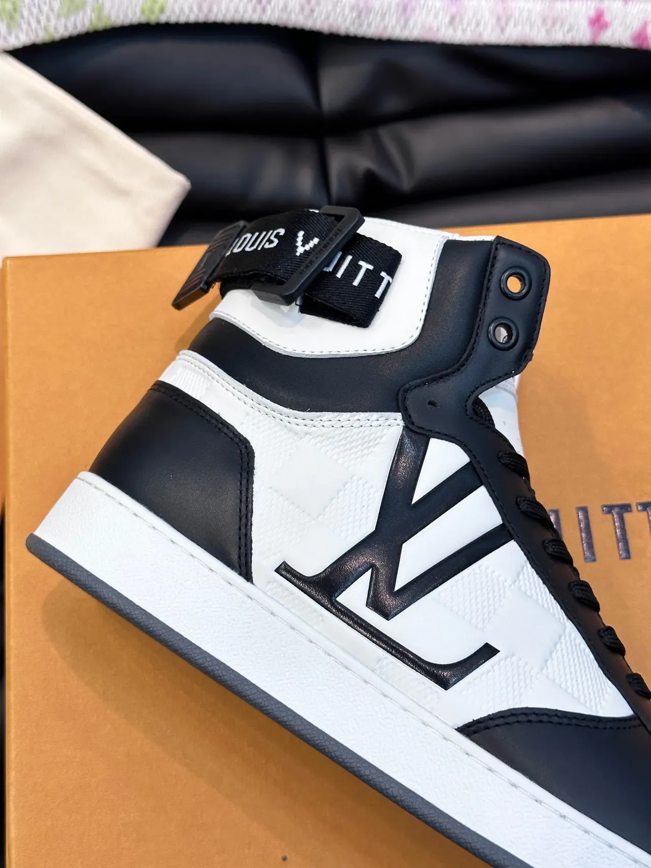 Louis Vuitton LV Trainer Chaussures Lifestyle Blanc Noir High-Top Matelassées Textile 5