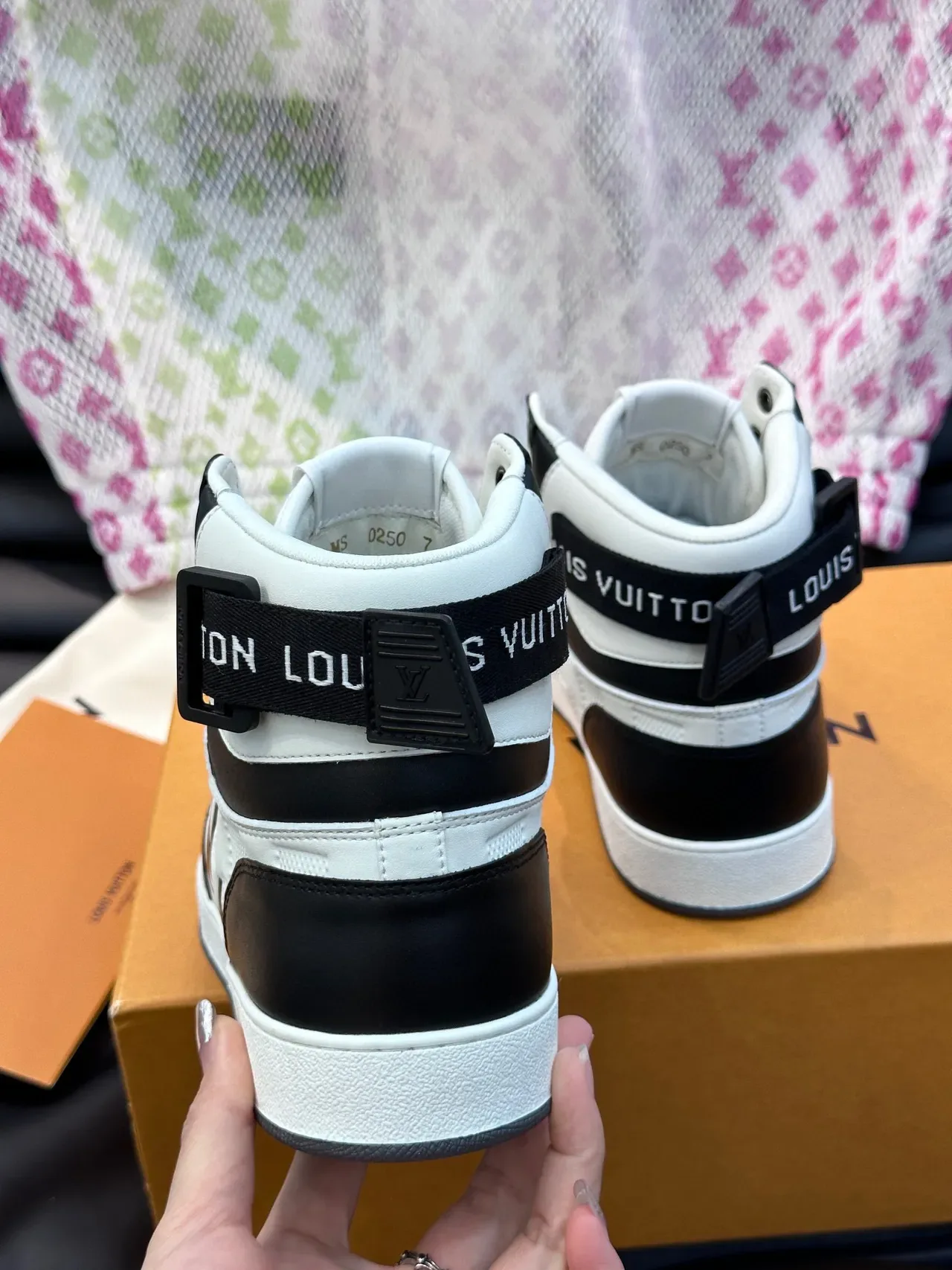 Louis Vuitton LV Trainer Chaussures Lifestyle Blanc Noir High-Top Matelassées Textile 6