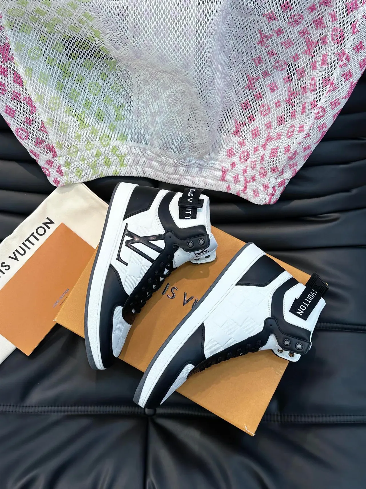 Louis Vuitton LV Trainer Chaussures Lifestyle Blanc Noir High-Top Matelassées Textile 8