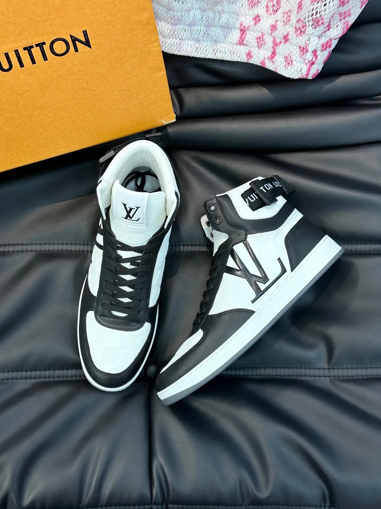Louis Vuitton LV Trainer Chaussures Lifestyle Blanc Noir High-Top Matelassées Textile 9