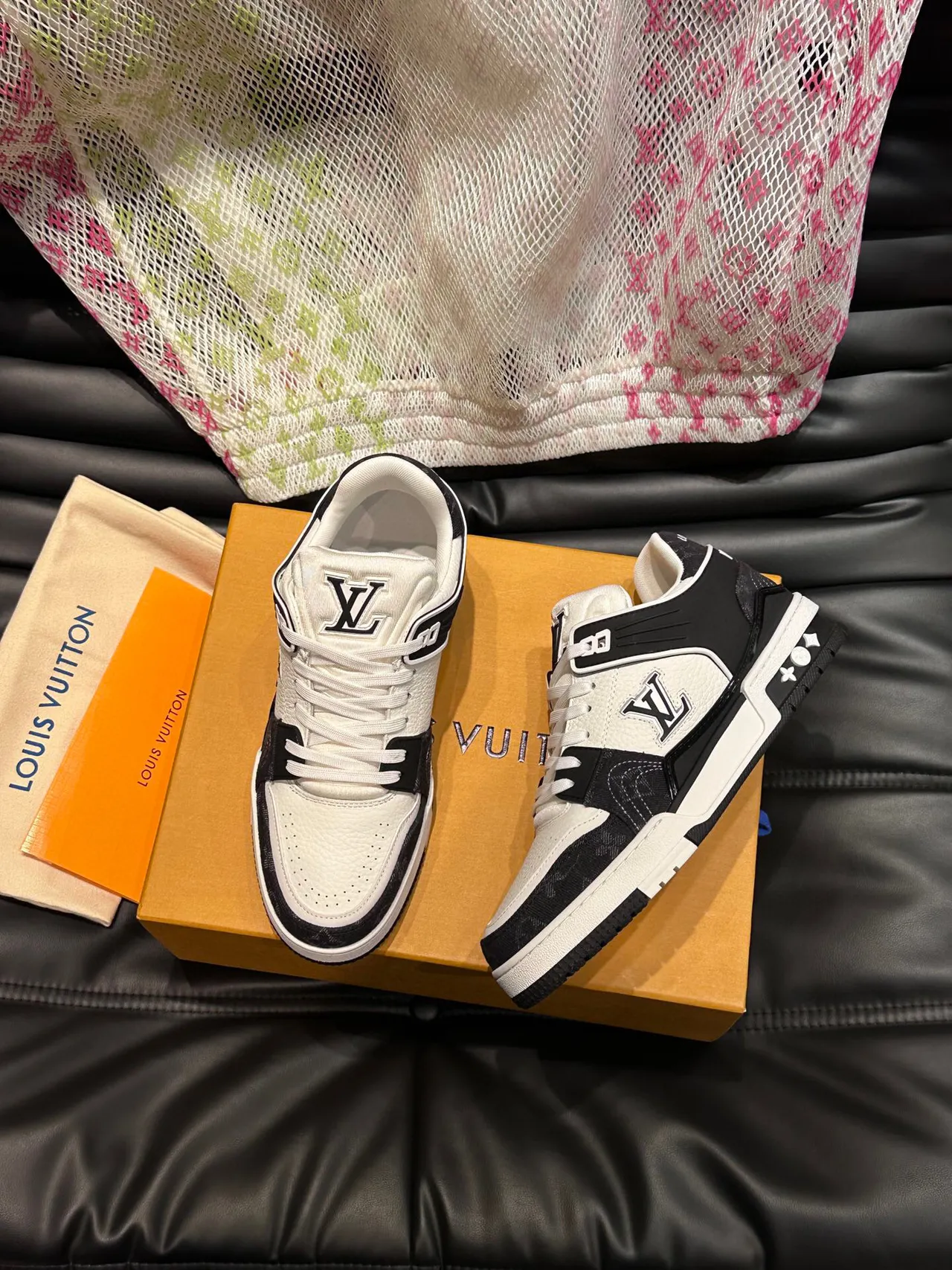 Louis Vuitton LV Trainer White Black Low-Top Leather Upper Lifestyle Sneakers 2