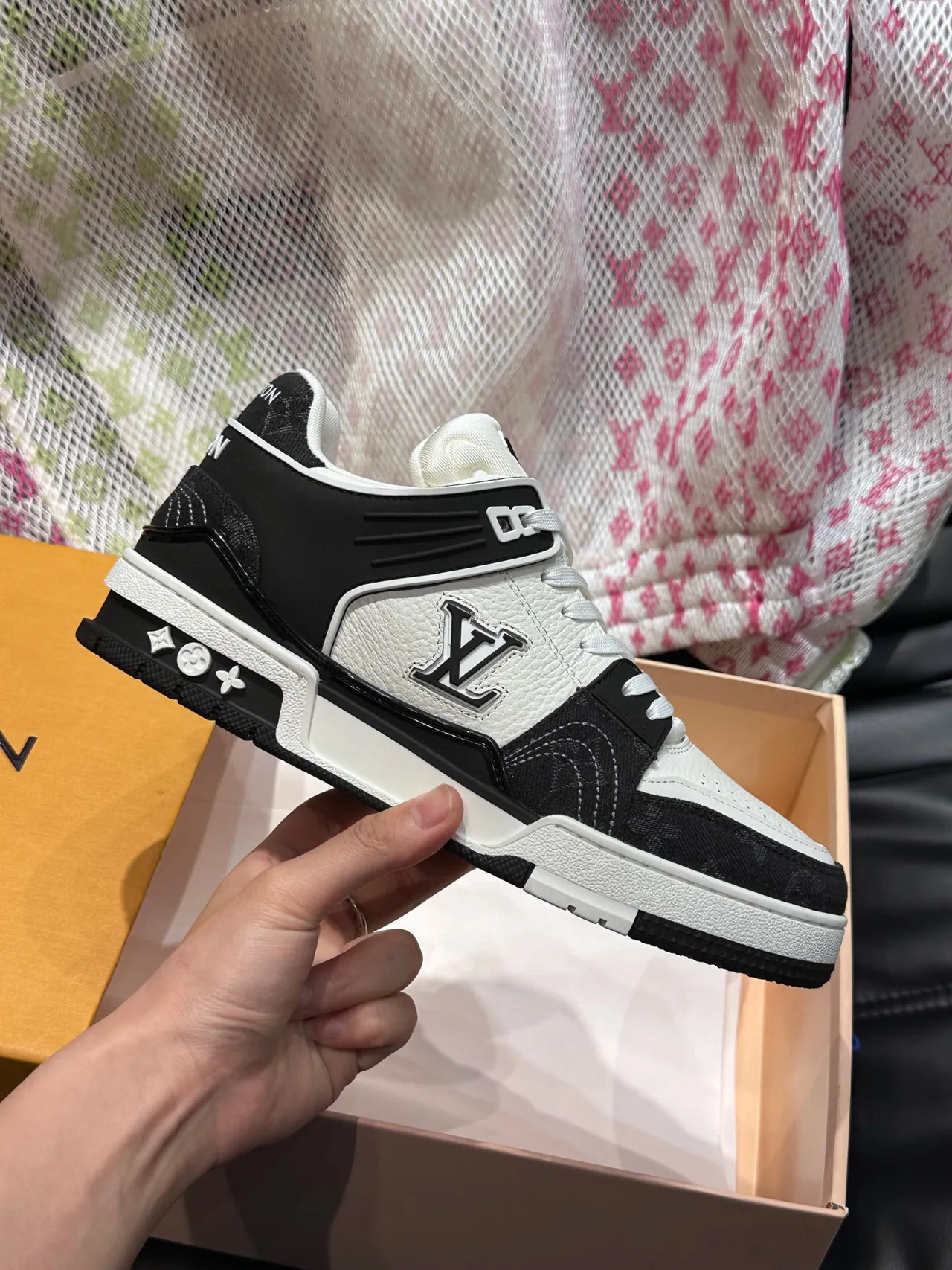 Louis Vuitton LV Trainer White Black Low-Top Leather Upper Lifestyle Sneakers 5