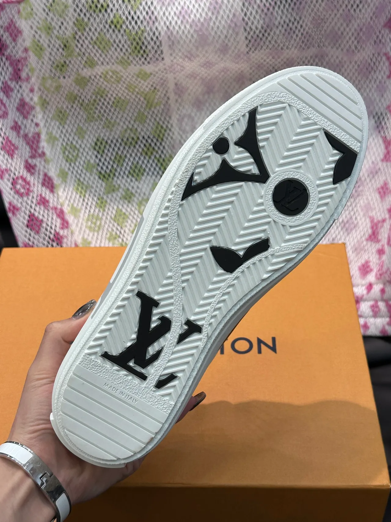 Louis Vuitton LV Trainer White Gray Leather Upper Low-Top Lifestyle Sneakers 2