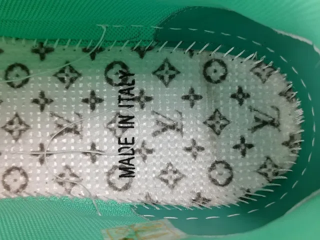 Louis Vuitton LV Trainer Blanc et Vert Cuir et Textile Layered Large Strap Marque Lifestyle Sneakers 2