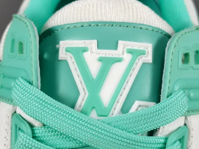 Louis Vuitton LV Trainer Blanc et Vert Cuir et Textile Layered Large Strap Marque Lifestyle Sneakers 4