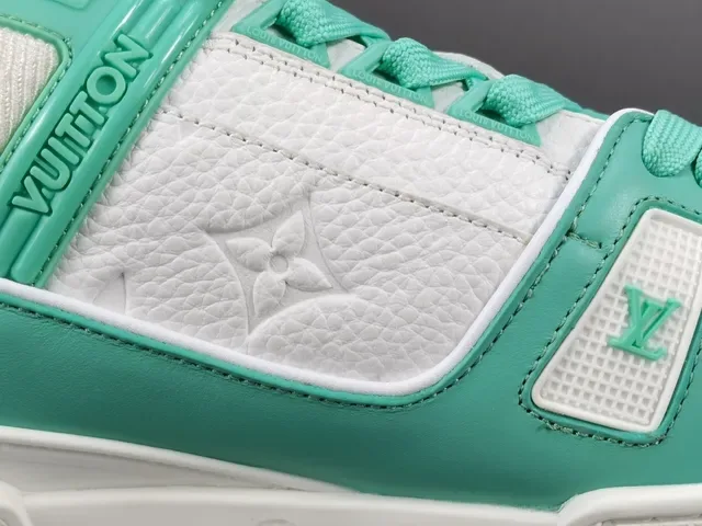 Louis Vuitton LV Trainer Blanc et Vert Cuir et Textile Layered Large Strap Marque Lifestyle Sneakers 5
