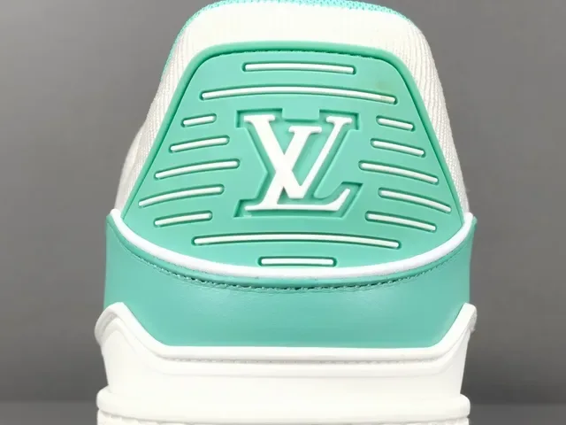 Louis Vuitton LV Trainer Blanc et Vert Cuir et Textile Layered Large Strap Marque Lifestyle Sneakers 6