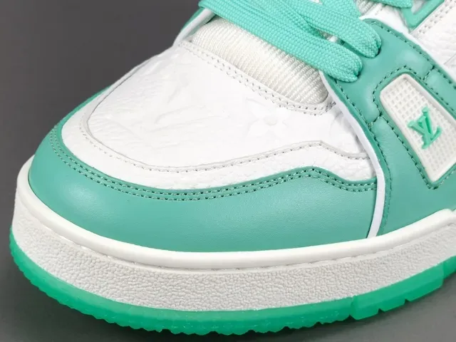 Louis Vuitton LV Trainer Blanc et Vert Cuir et Textile Layered Large Strap Marque Lifestyle Sneakers 9
