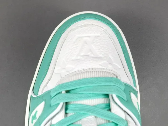 Louis Vuitton LV Trainer Blanc et Vert Cuir et Textile Layered Large Strap Marque Lifestyle Sneakers 10