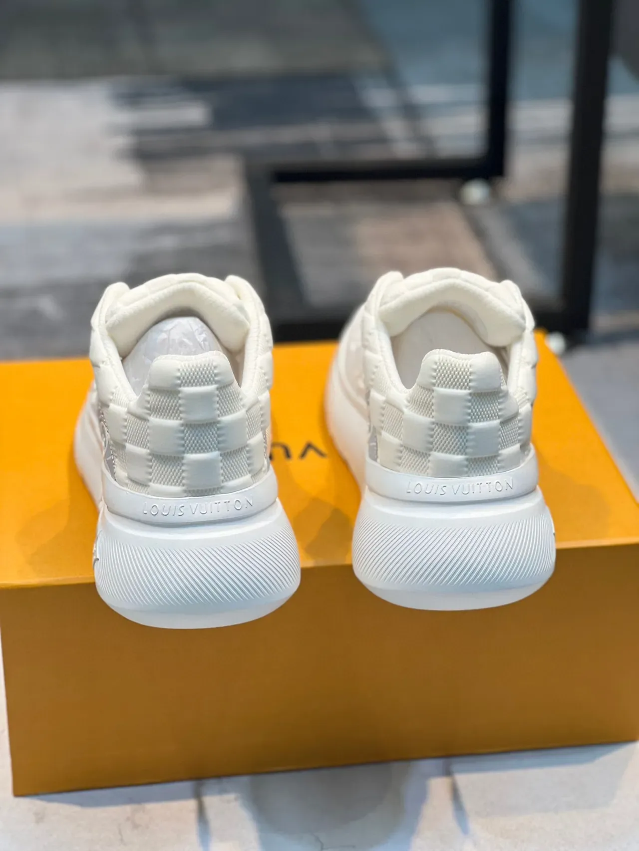 Louis Vuitton LV Trainer Blanc Argent Upper Tricot Monogrammé Contrefort Matelassé Chaussures Lifestyle 3