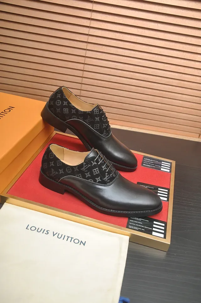 Louis Vuitton Chaussures Oxford Monogram en toile et cuir 4
