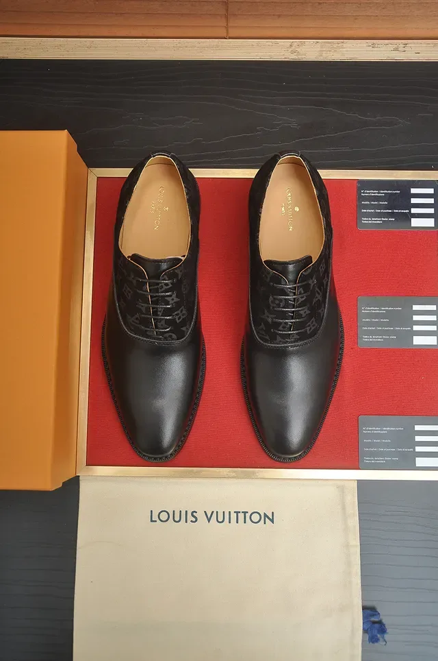 Louis Vuitton Chaussures Oxford Monogram en toile et cuir 5