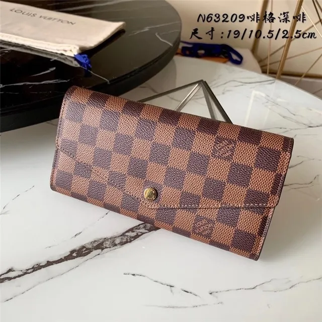 Louis Vuitton Monogram Canvas billetera larga con flap 20