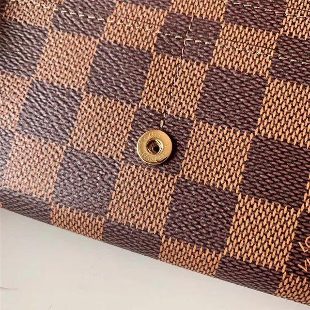 Louis Vuitton Monogram Canvas billetera larga con flap 22