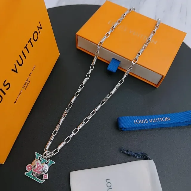 Louis Vuitton Monogram Chain Enamel Heart Pendant Necklace 5