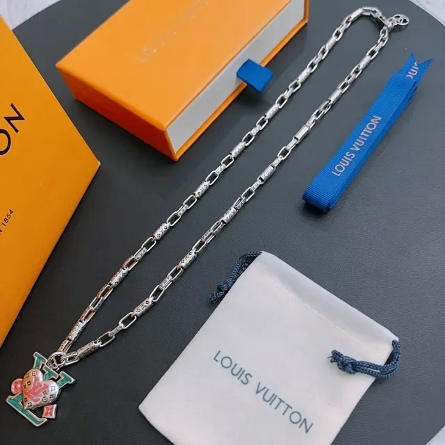 Louis Vuitton Monogram Chain Enamel Heart Pendant Necklace 9