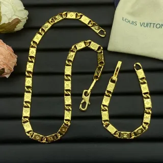 Louis Vuitton Monogram Chain Gold Rectangular Links Quatrefoil Motif Necklace