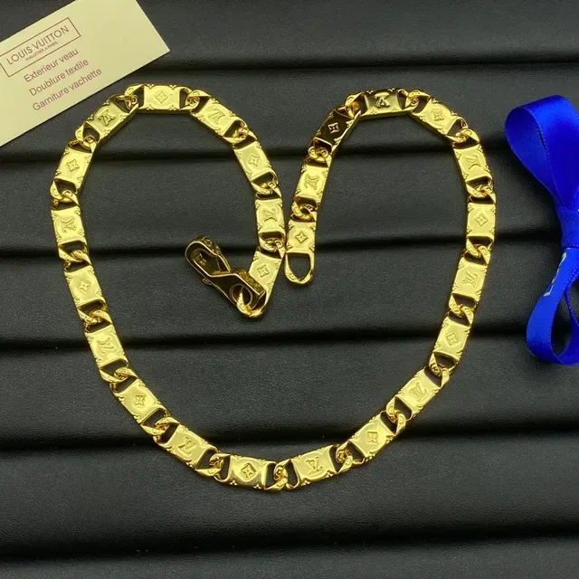 Louis Vuitton Monogram Chain Gold Rectangular Links Quatrefoil Motif Necklace 3