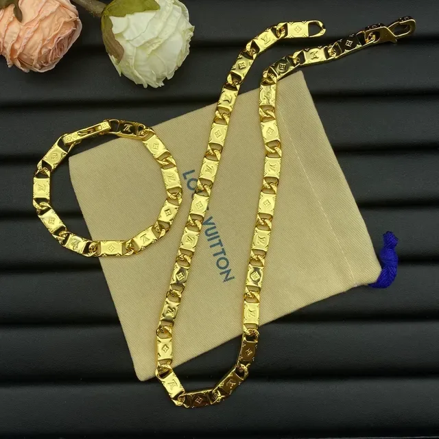 Louis Vuitton Monogram Chain Gold Rectangular Links Quatrefoil Motif Necklace 7