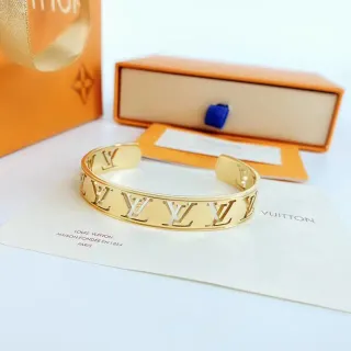 Louis Vuitton Monogram Cutout Brazalete de Puño Abierto Dorado