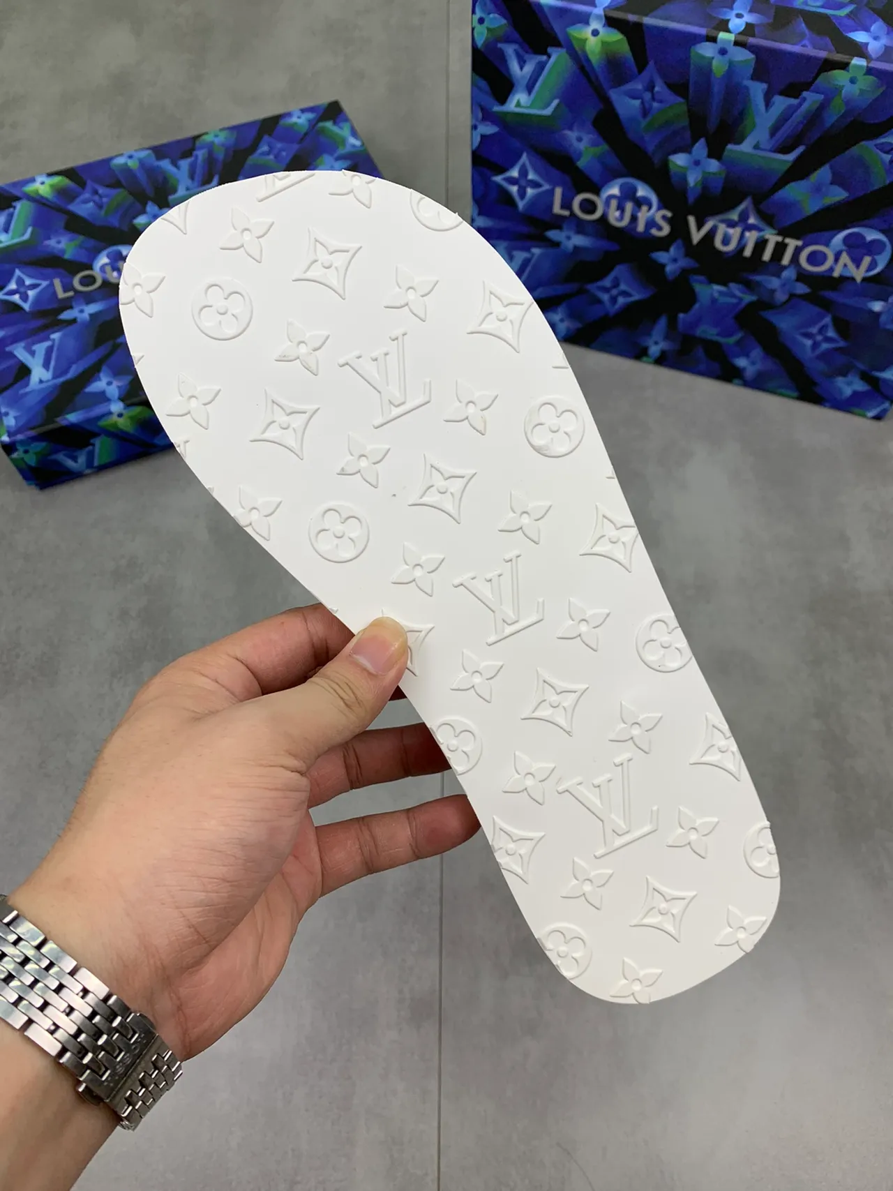 Louis Vuitton Monogram Flip-Flop Multicolor Rubber Thong Strap Slippers 8
