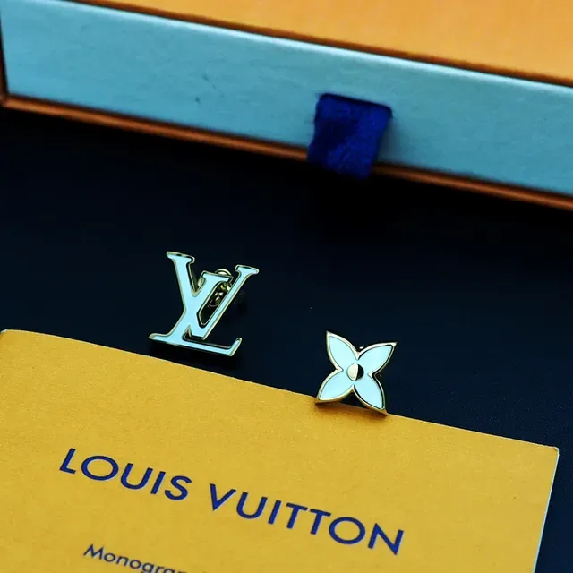 Louis Vuitton Monogram Flower White Gold Metal Enamel Earrings 4