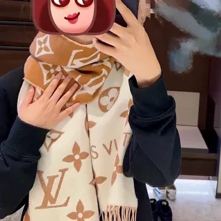 Louis Vuitton Monogram شال كريمي وتان كشمير