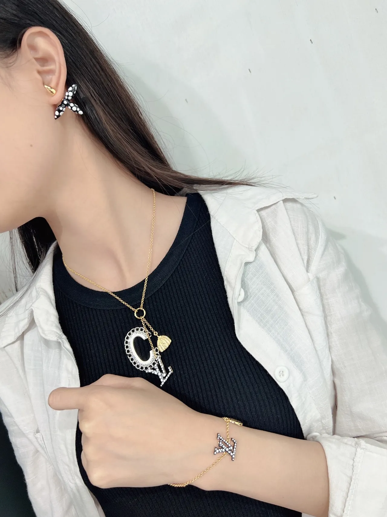 Louis Vuitton Monogram Shell Enamel Necklace 7