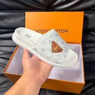 Louis Vuitton Monogram स्लाइड चप्पल