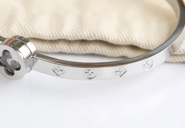 Louis Vuitton Monogram World Tour Gold-Tone Crystal Flower Bracelet 7