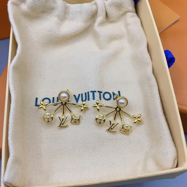 Louis Vuitton Monogram World Tour Pearl Figurine Earrings 4