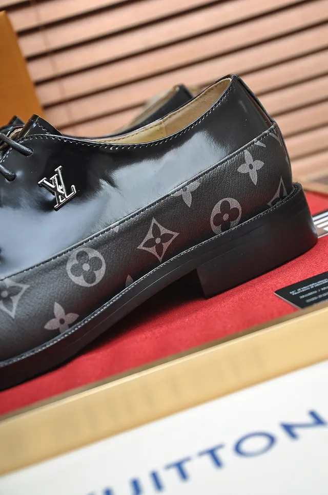 Louis Vuitton Sapatos Oxford Monogramados de Cap-Toe 2