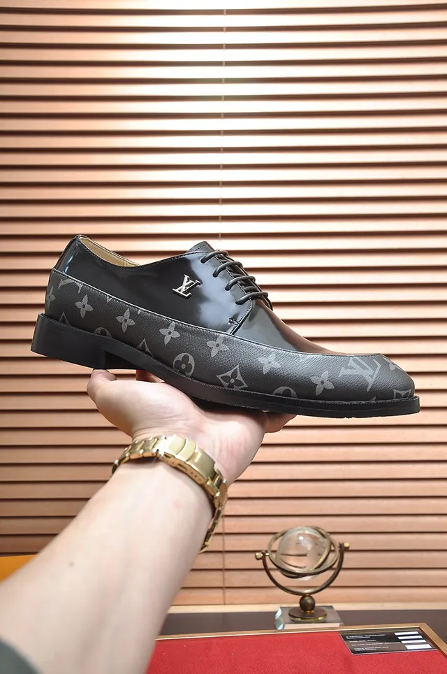 Louis Vuitton Sapatos Oxford Monogramados de Cap-Toe 4