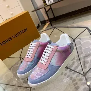 Louis Vuitton Zapatillas Lifestyle Multicolor Iridiscentes con Monograma Overlay y Parte Superior Bloqueada de Color