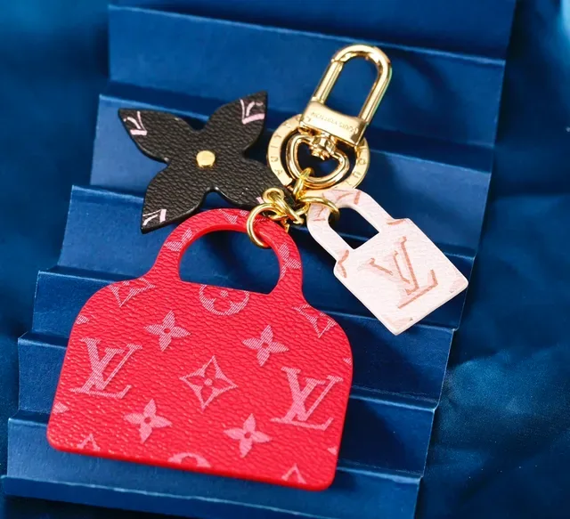 Louis Vuitton Multicolore Charm Set Red Black Monogram-Print Leather Gold-Tone Hardware Crossbody Bag 6