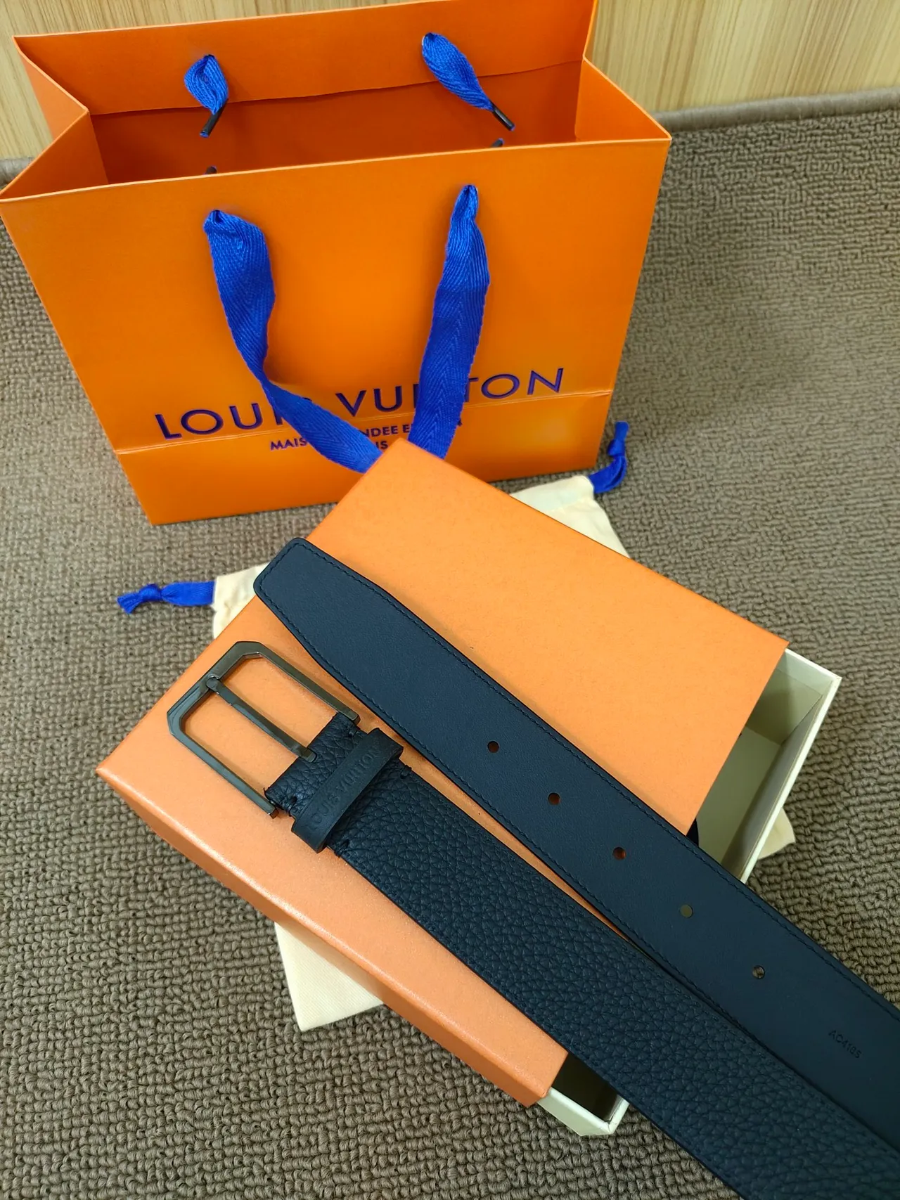 Louis Vuitton Navy Black Pebbled Rectangular Buckle Leather Belt 4
