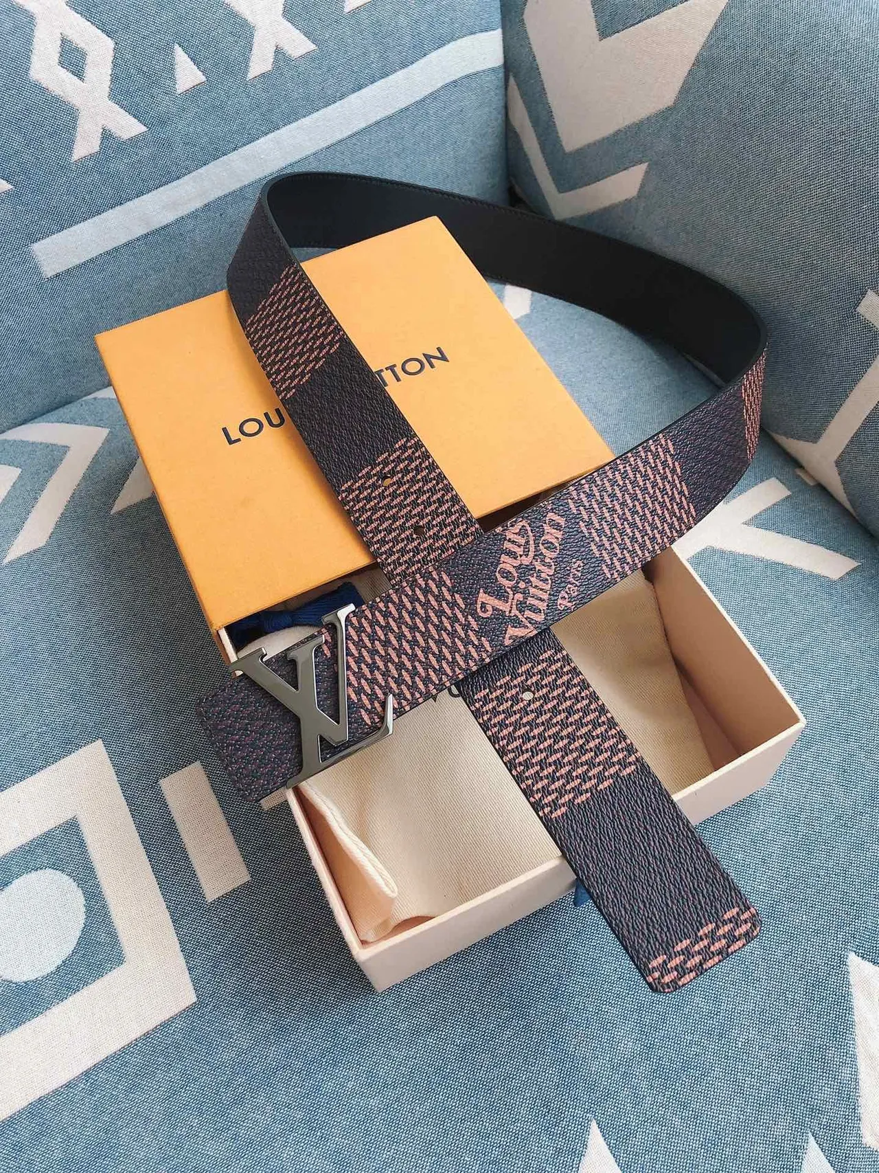 Louis Vuitton Navy Pink Printed Metal LV Buckle Leather Belt 2