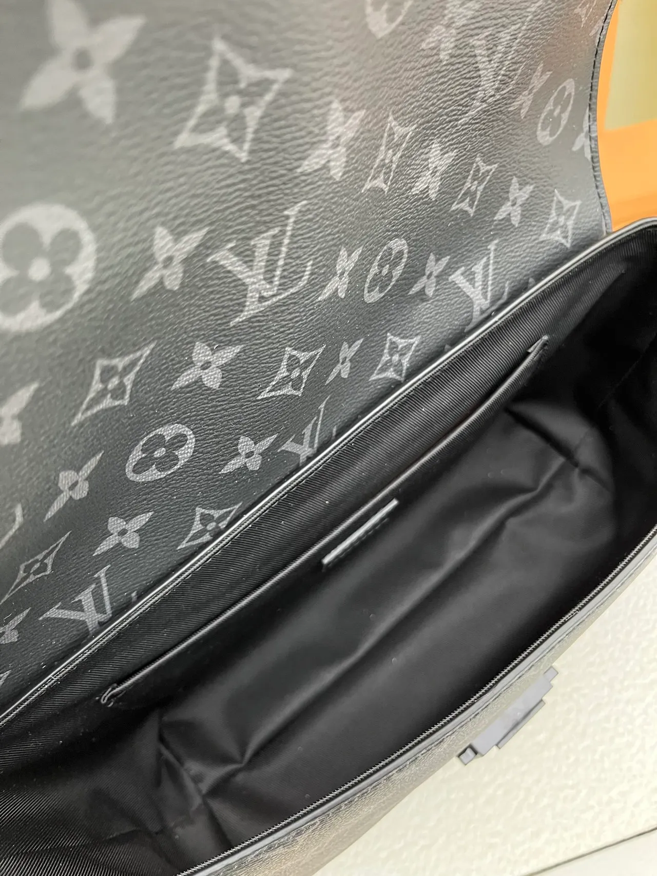 Louis Vuitton Pochette Metis Negro Gris Monogram-Coated Canvas Bolso Mensajero Rectangular Estructurado 6