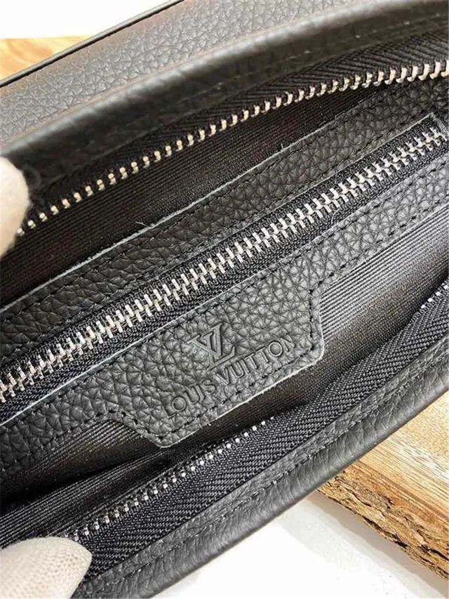 Louis Vuitton Pochette Metis Black Silver Pebbled Leather Zip-Top Closure Envelope Clutch 3