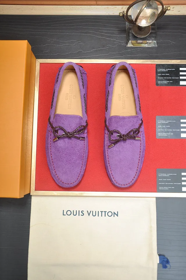 Louis Vuitton Mocassins de Camurça Roxa com Laço de Corda 2